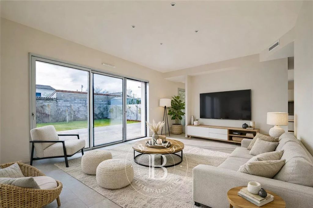 Property photo 2 of 26