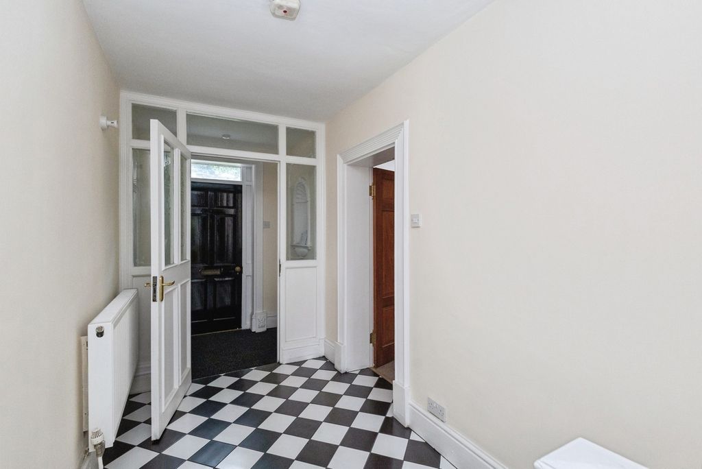 Property photo 2 of 17 Photo