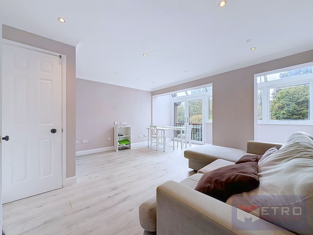 Property photo 2 of 10 Picture No. 03