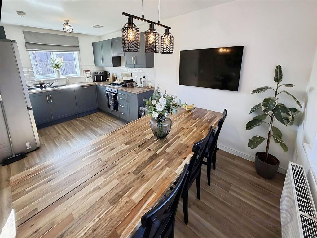 Property photo 3 of 13 36B166Ae-Oyoaliqnz0-Is4d-Sguwfg.Jpg