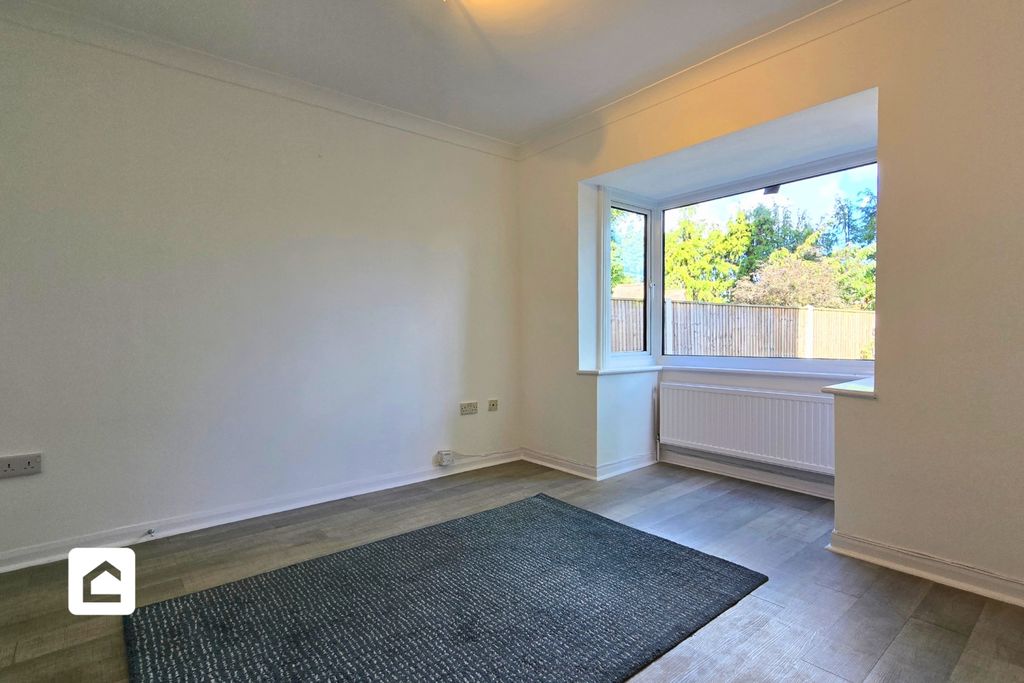 Property photo 2 of 17 4