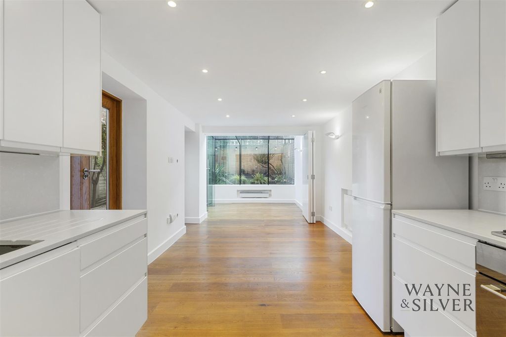 Property photo 1 of 10 Wayne & Silver