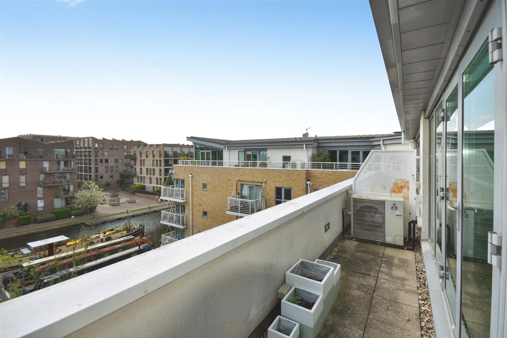 Additional image 4 of 3 bed flat for saleAdams Quarter, The Island TW8