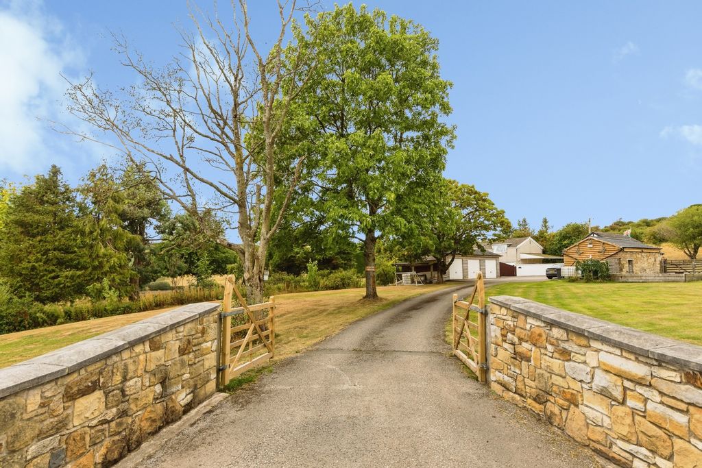 Property photo 3 of 34 Driveway