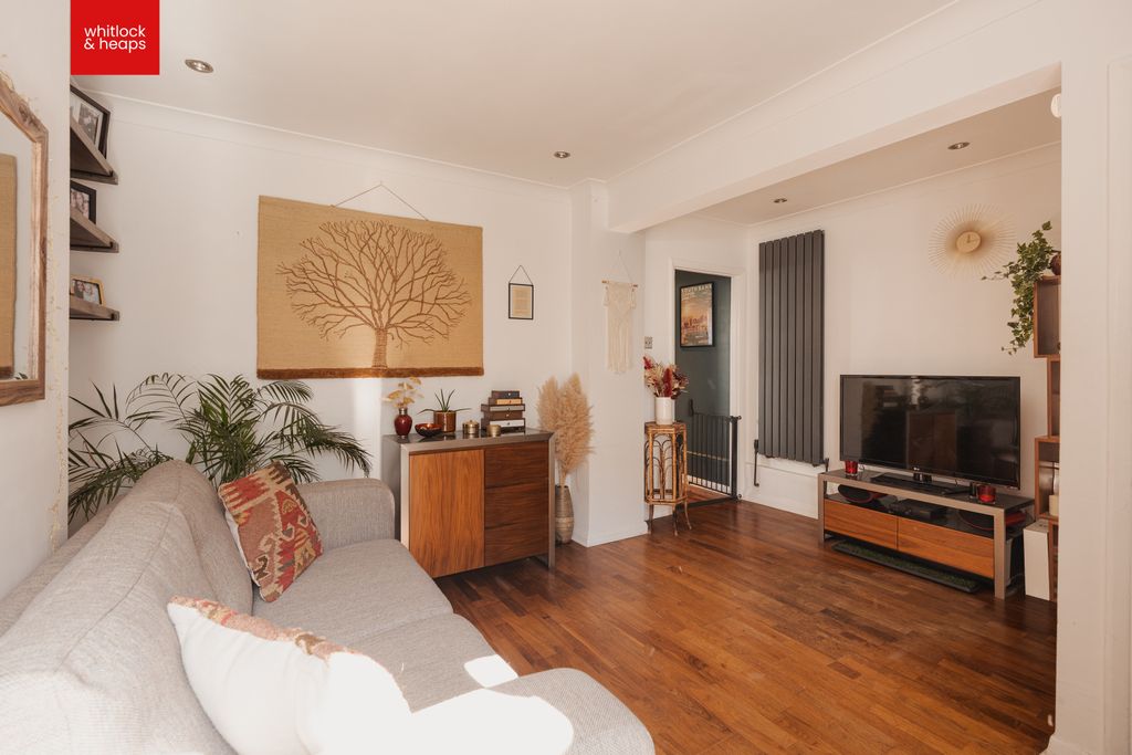 Property photo 3 of 8 liv