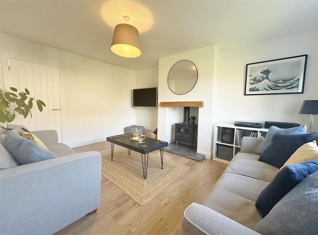 Property photo 3 of 12 Lounge