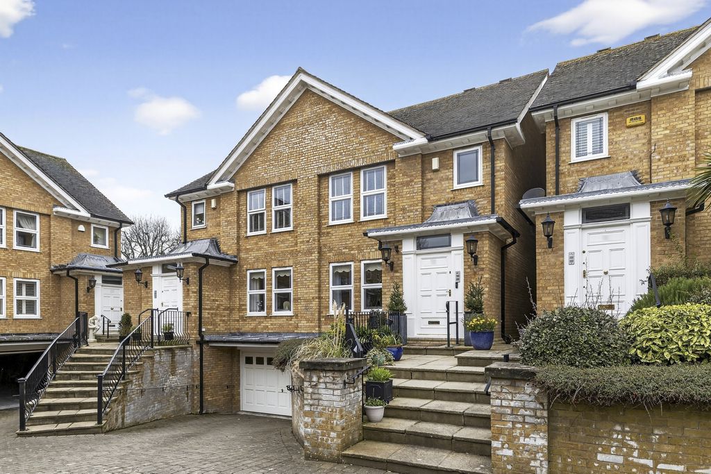 Property photo 1 of 23