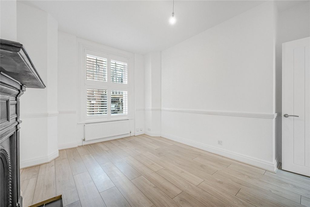 Property photo 2 of 8 Picture No. 19