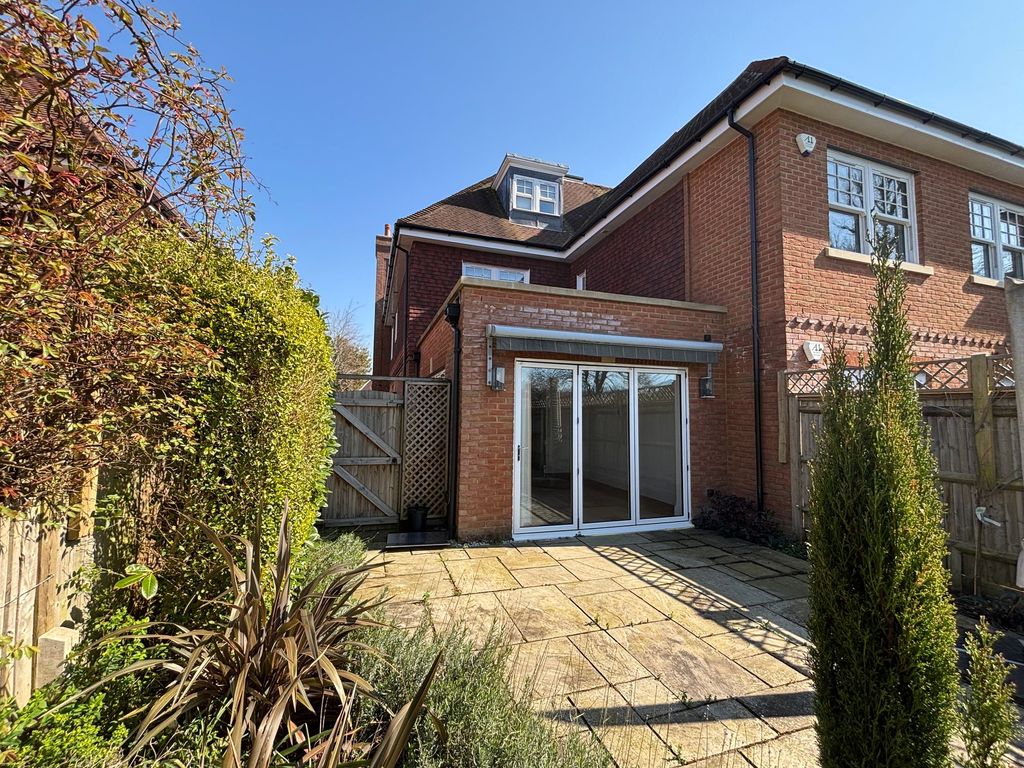 Property photo 2 of 20