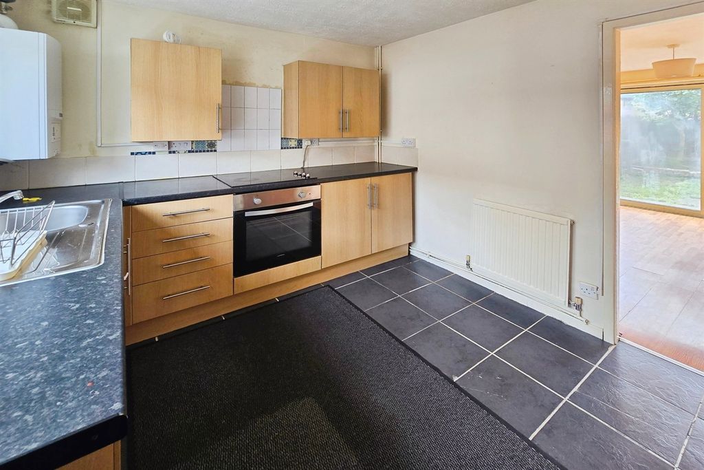Property photo 3 of 8 Kitchen