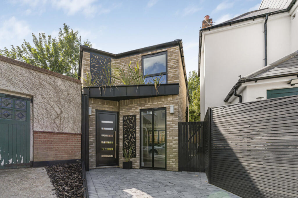 Property photo 1 of 9