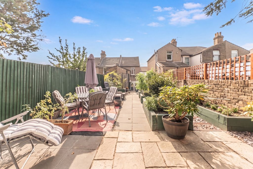 Property photo 3 of 17 5295323