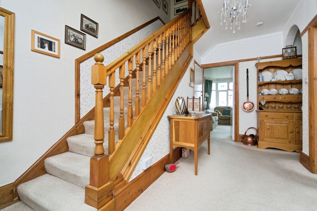 Property photo 2 of 17 Photo