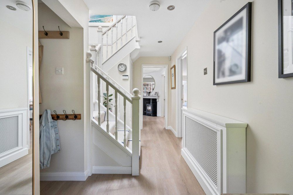 Property photo 2 of 23 Entrance Hall