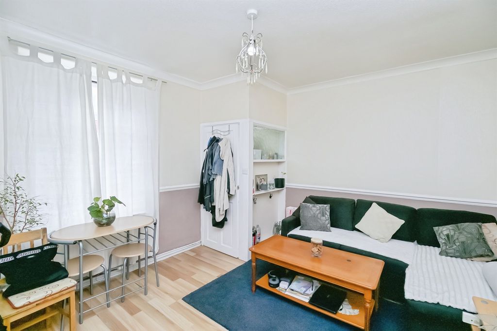 Property photo 2 of 12