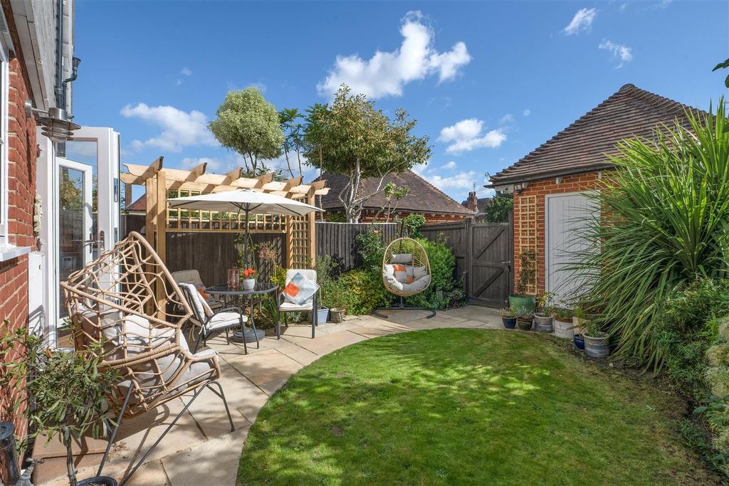 Property photo 2 of 16 Granary Place, Gordon Road, Whitstable