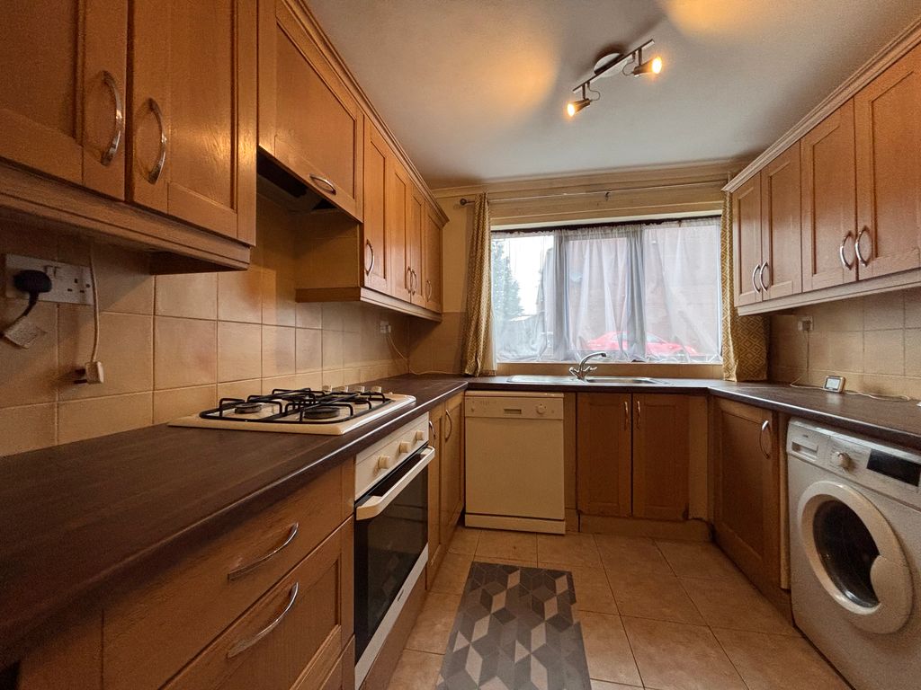 Property photo 2 of 10 Kitchen