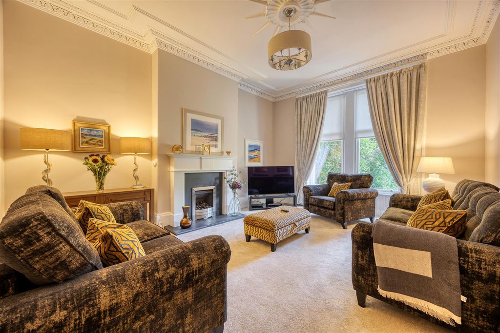 Property photo 3 of 39 1_Glenbank_Road_Lenzie_016.Jpeg