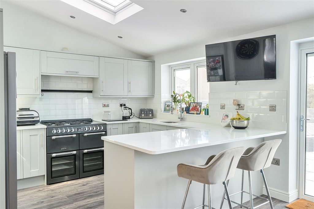 Property photo 1 of 19 Kitchen