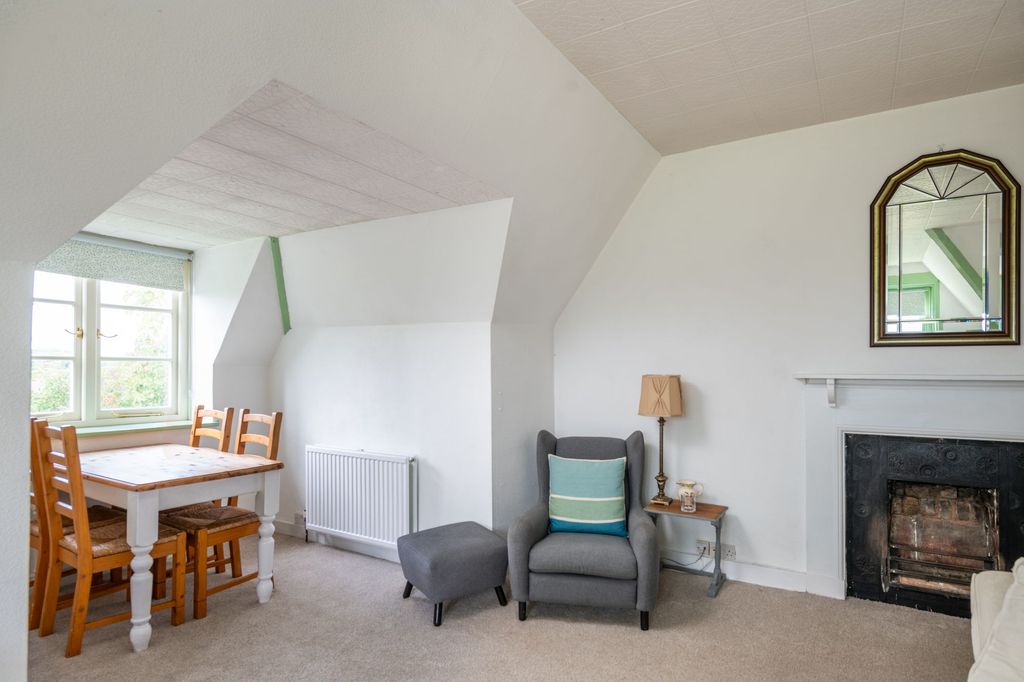 3 bed flat for saleOld Reigate Road, Betchworth RH3 photo 4