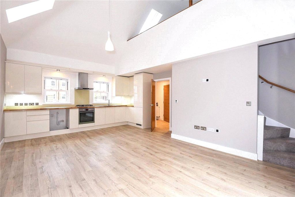 Property photo 2 of 7 Picture No. 11