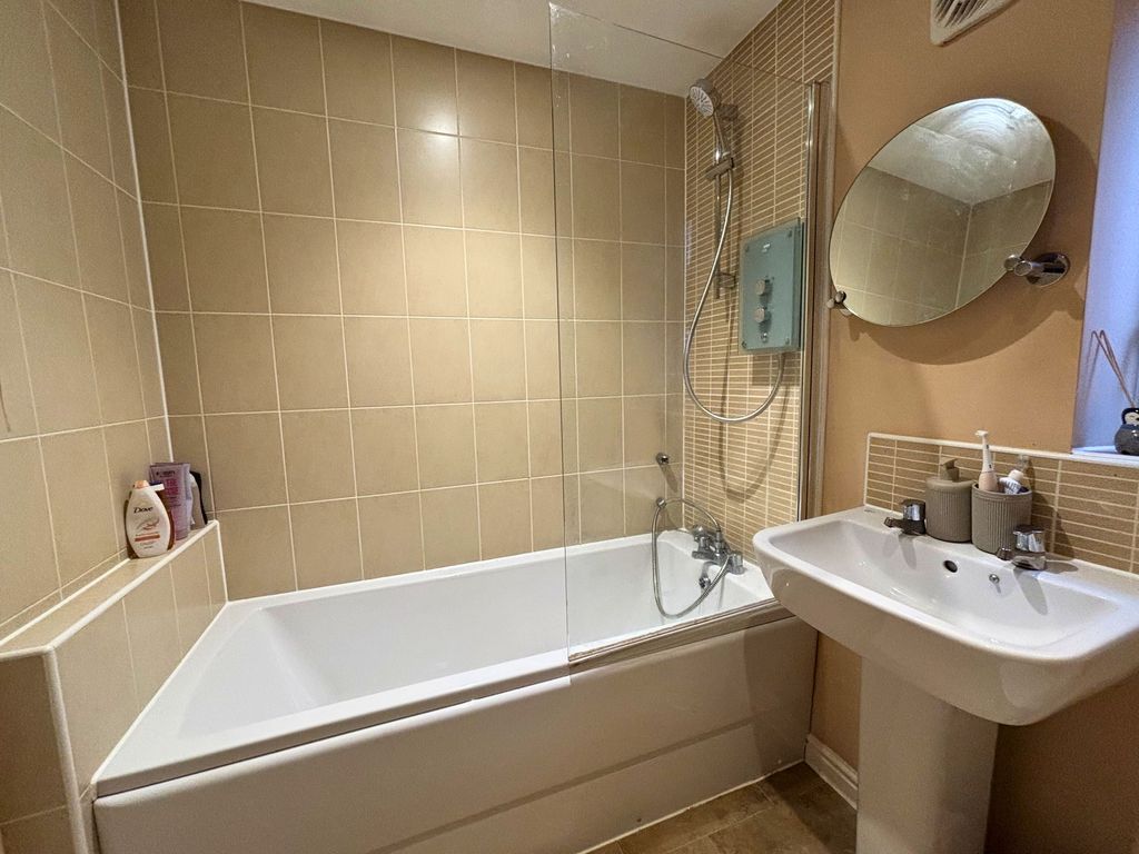 Property photo 3 of 15 Bathroom