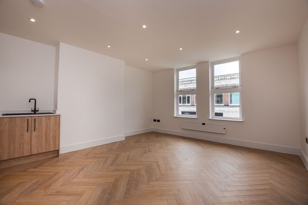 Property photo 2 of 13 Picture No. 35