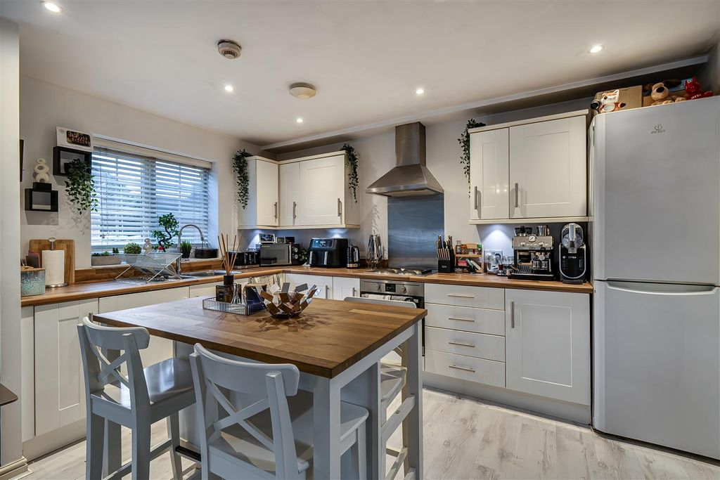 Property photo 3 of 18 1422394-10-69B2c988492B0.Jpg