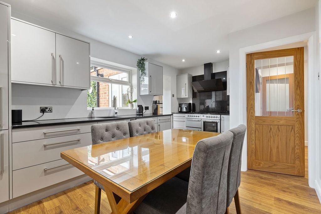 Property photo 2 of 27