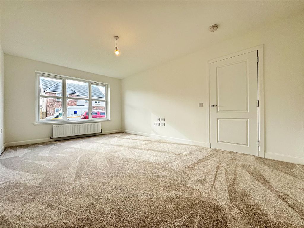 Property photo 3 of 22 Lounge