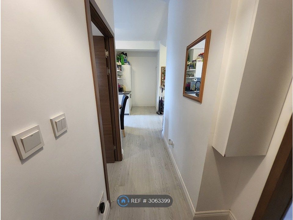 Property photo 2 of 28