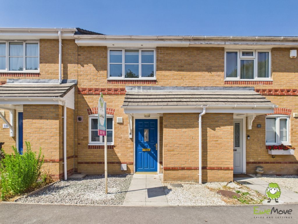 Property photo 1 of 18 Ewemove Estate Agents Basingstoke - Oceana Crescen