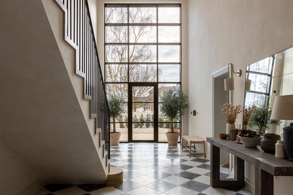 Property photo 3 of 63 Entrance Hall