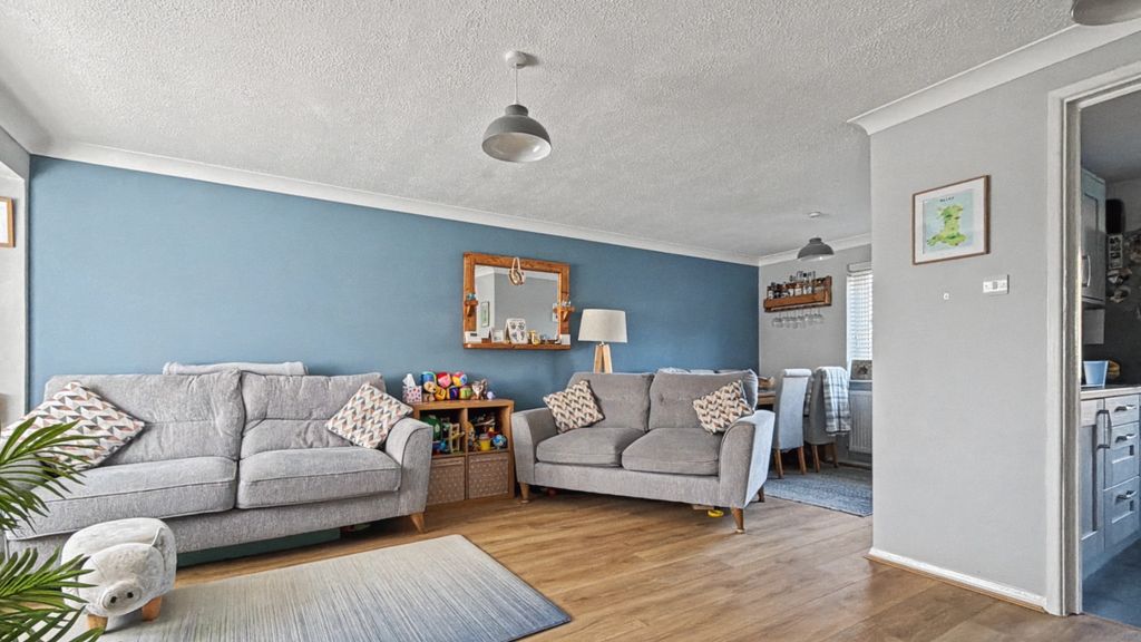 Property photo 2 of 16 4124211