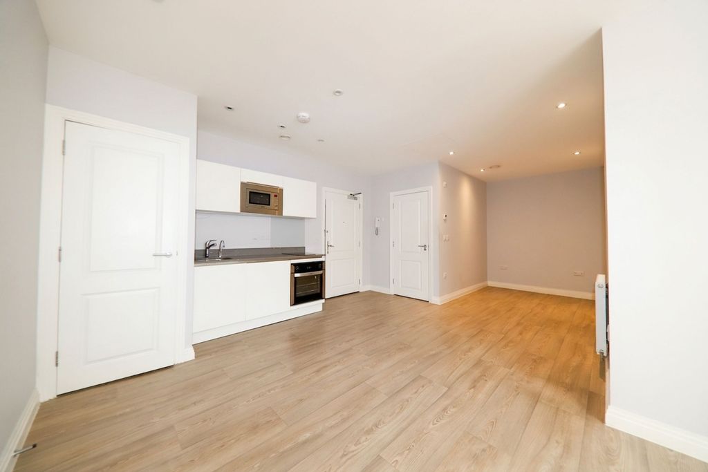 Property photo 2 of 7 Living_Kitchen (E)