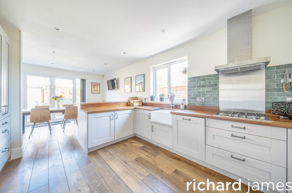 Property photo 2 of 20 38061E848B98457c912d5648F64F34E2