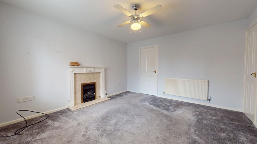 Property photo 3 of 17 4587696