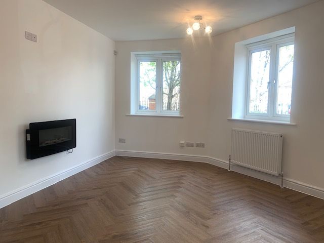 Property photo 3 of 11 Living Room