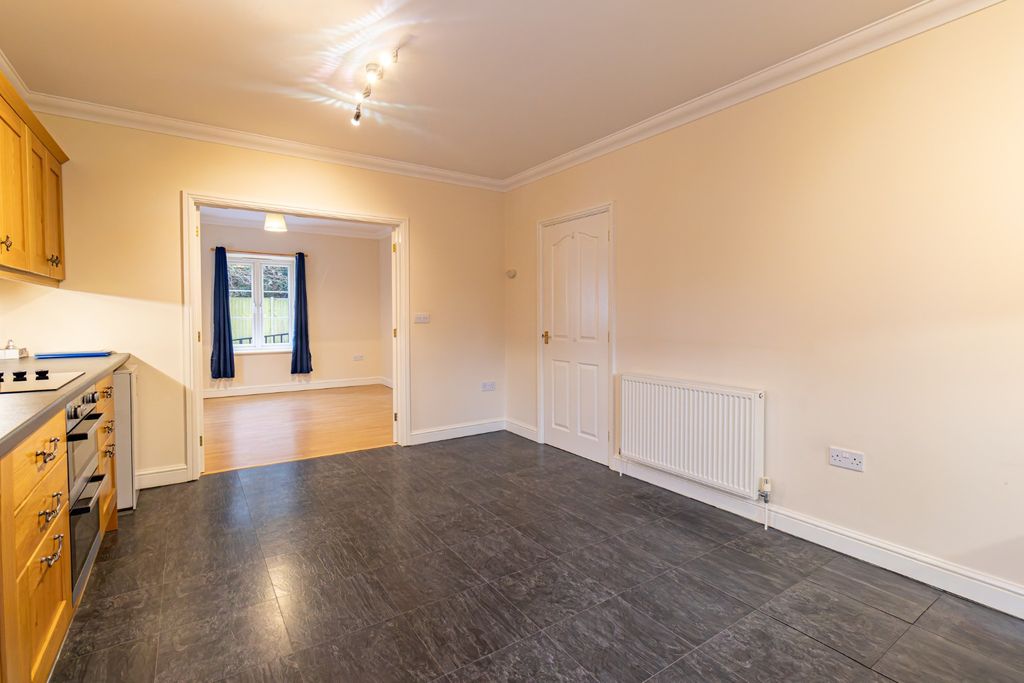 Property photo 3 of 27 4822095