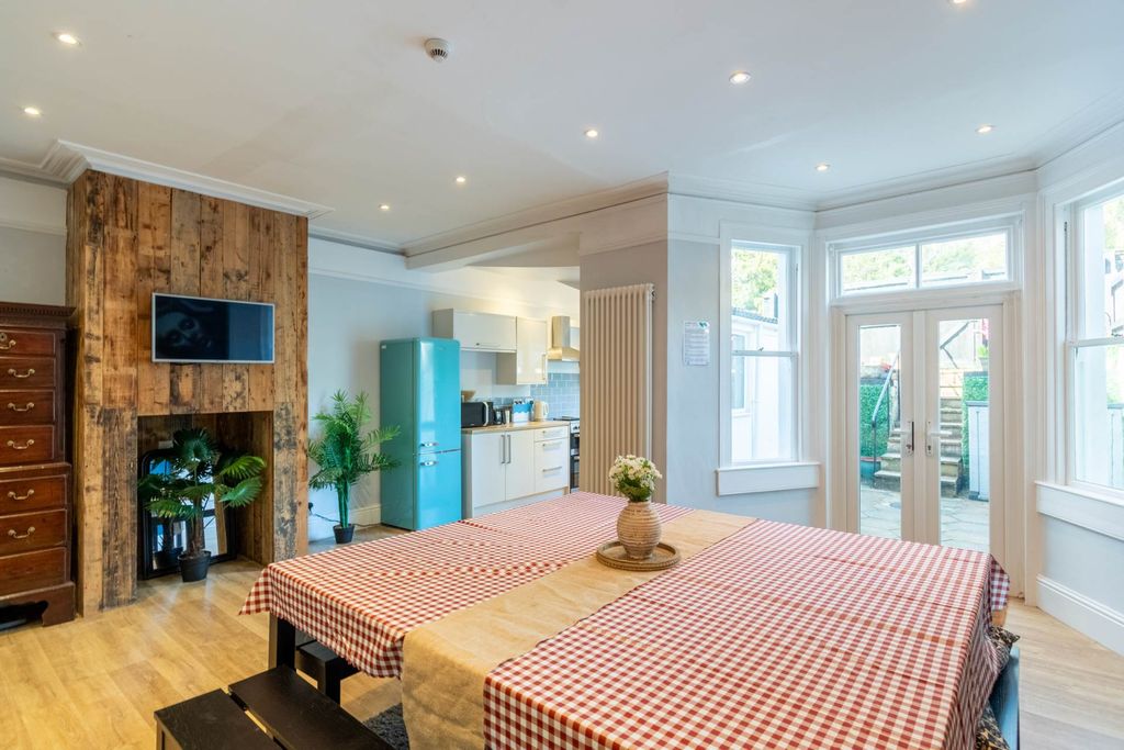 Property photo 3 of 19