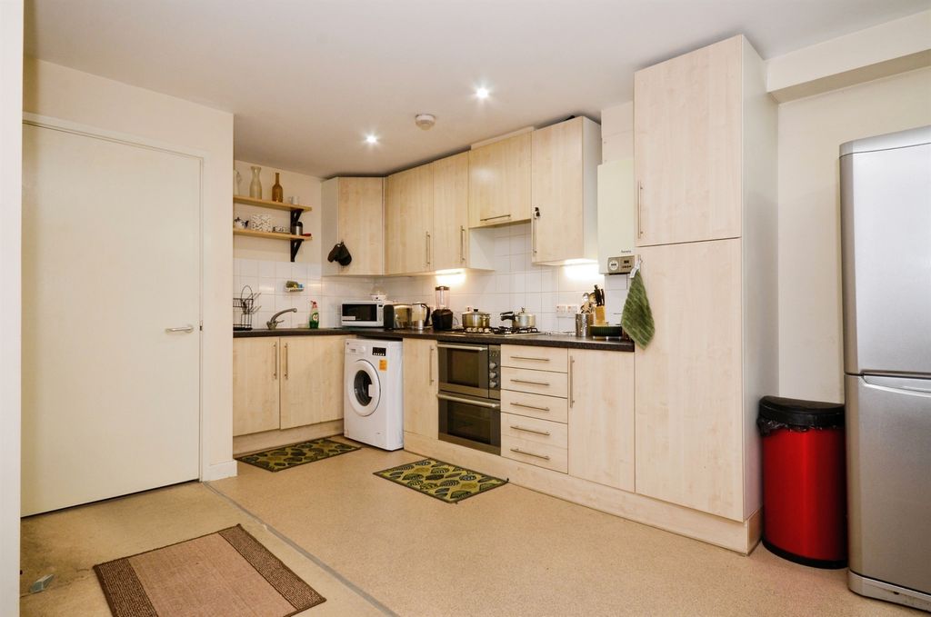 Property photo 2 of 8