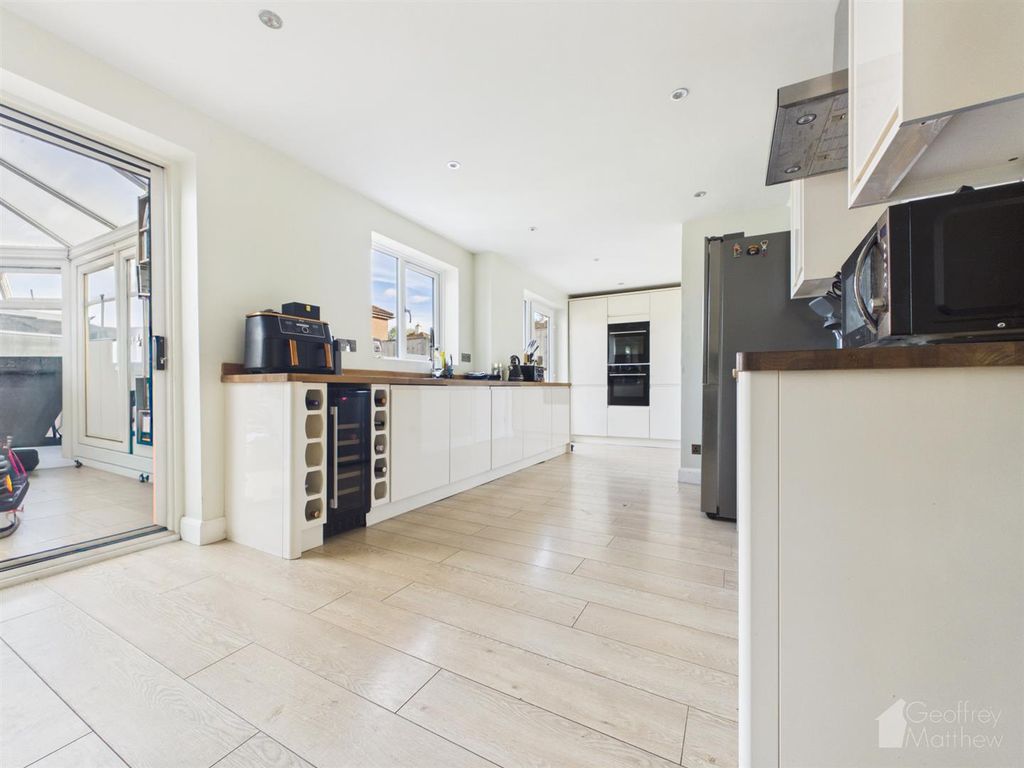 Property photo 3 of 36 Cam02365G0-Pr0519-Still036.Jpg