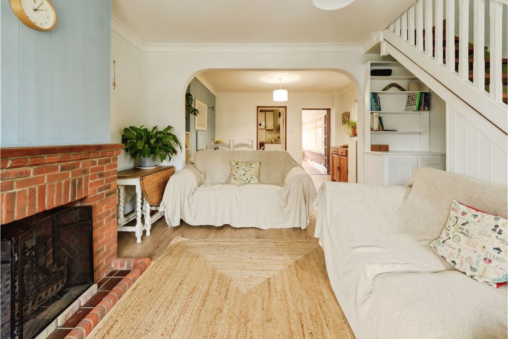 Property photo 2 of 20