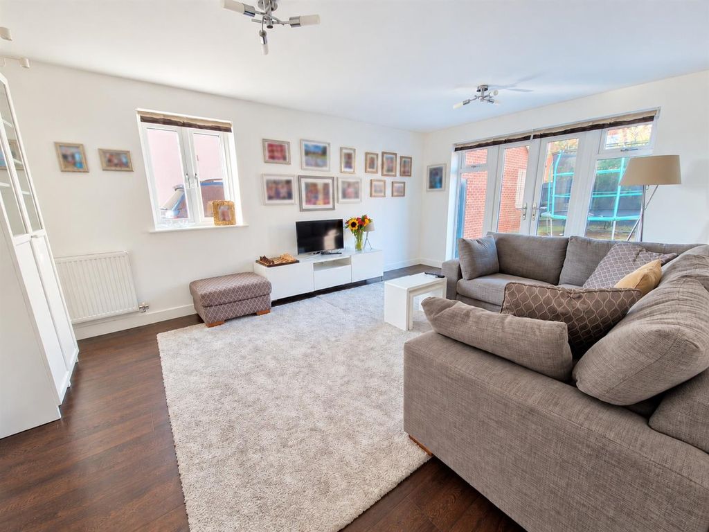 Property photo 2 of 32