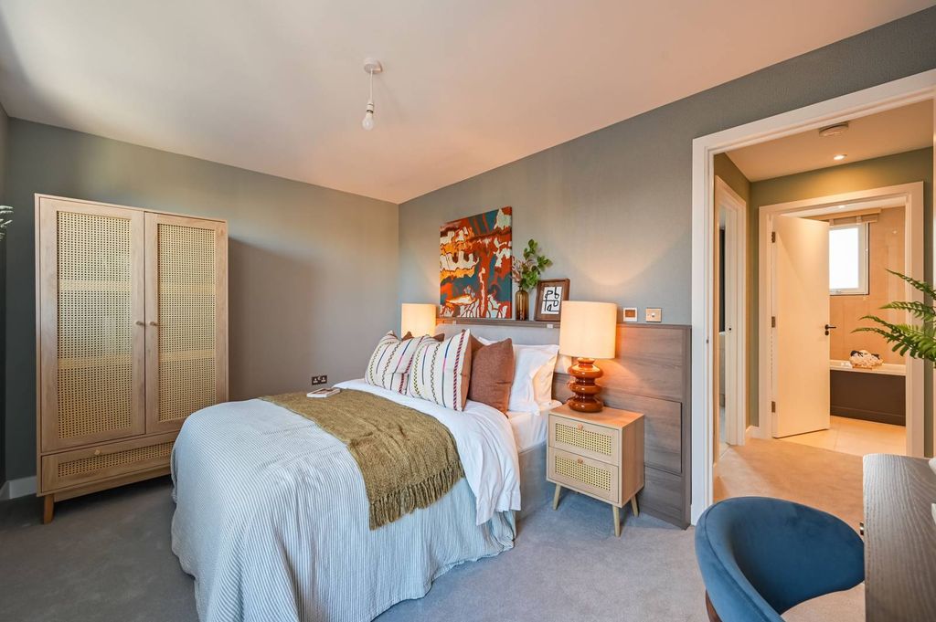 Property photo 2 of 36