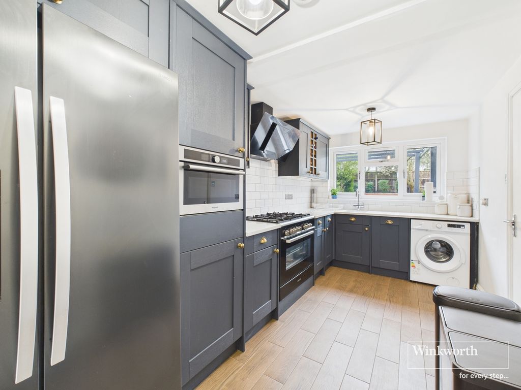 Property photo 3 of 12 Kitchen