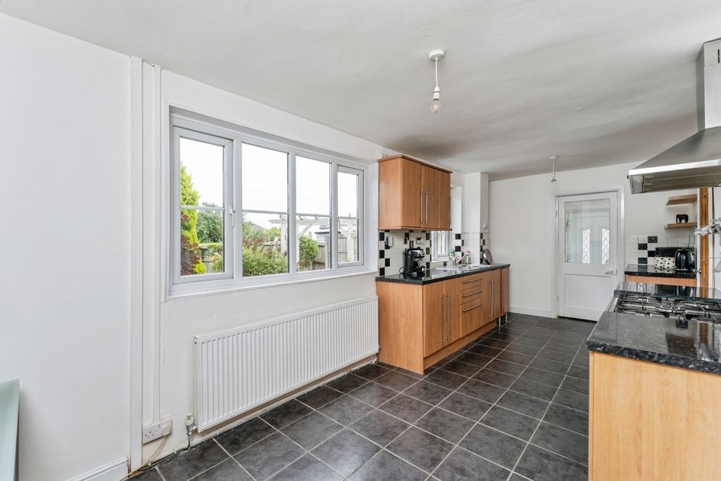 Property photo 3 of 16 Kitchen / Diner