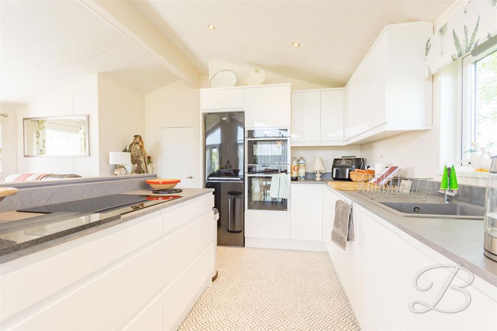 Property photo 2 of 13 CC Ltd9.Jpg