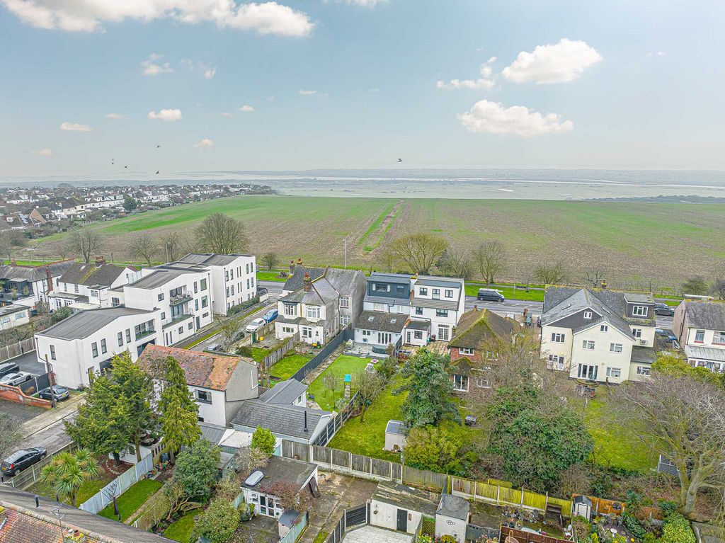 Property photo 2 of 43