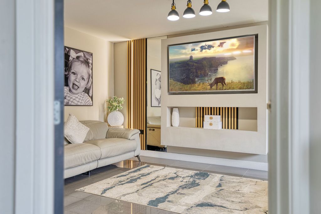 Property photo 3 of 41